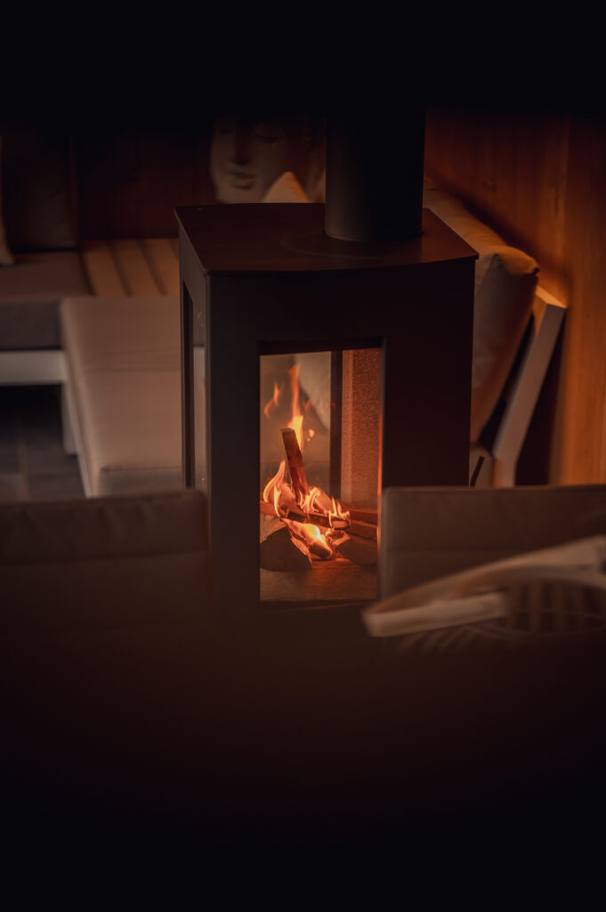 Moderne overkapping in Prinsenbeek met haard