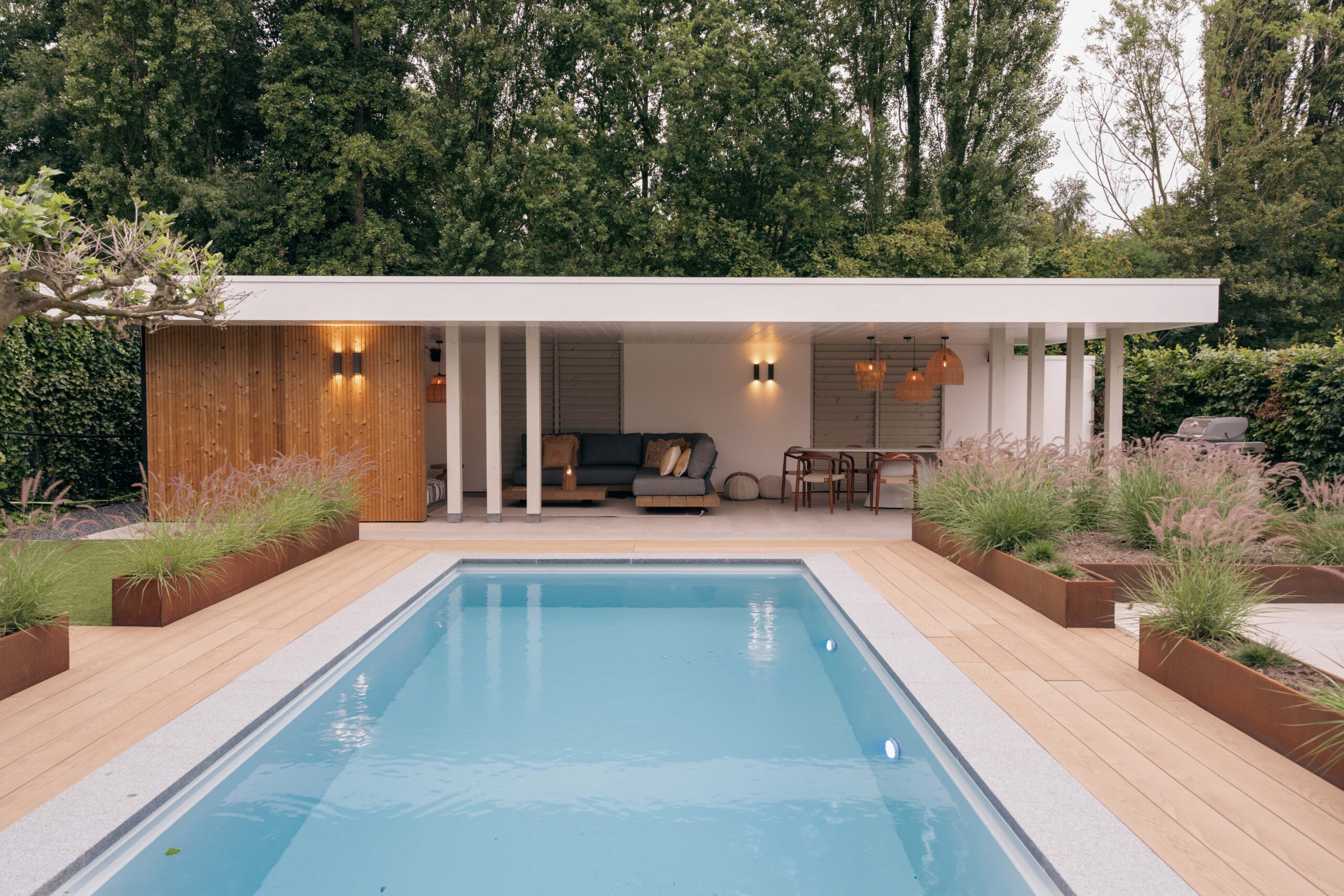 Poolhouse vooraanzicht buitenpracht