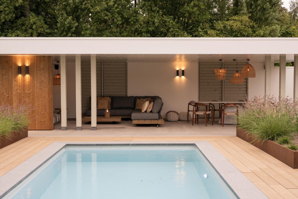 Modern poolhouse in Zaltbommel