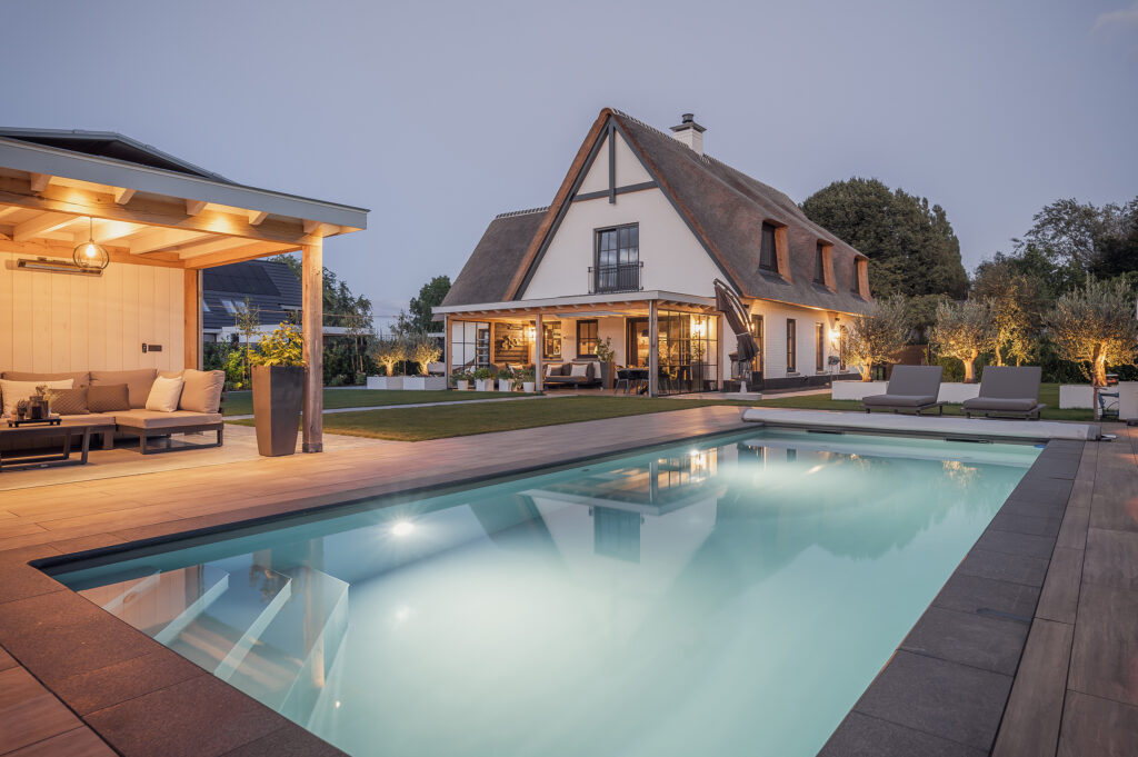 Poolhouse & veranda in Rhoon