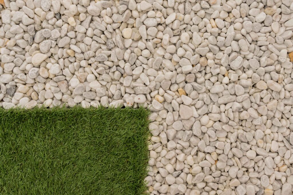 Tuinkamer met zitkuil aan het water