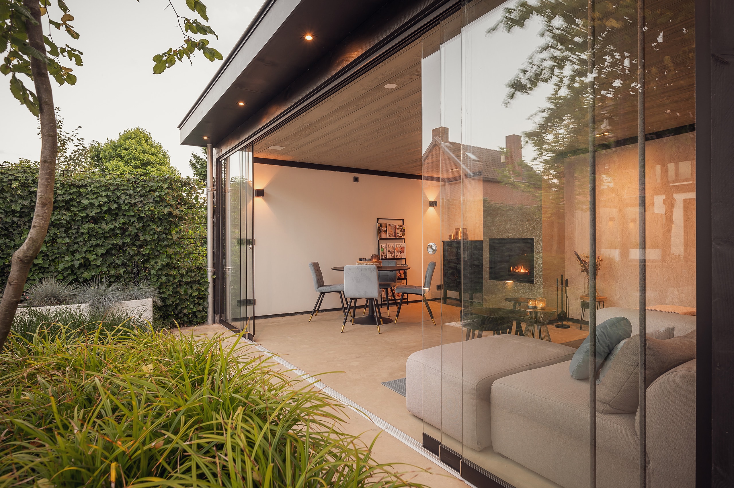 Luce tuinkantoor met glazen wand