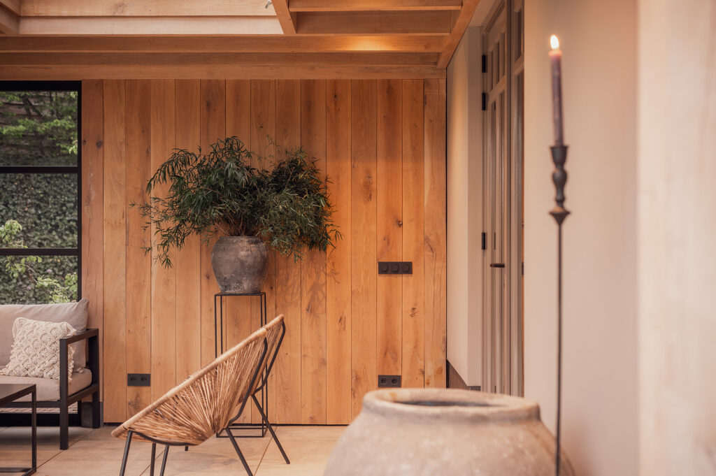 Luxe houten veranda in Wekerom