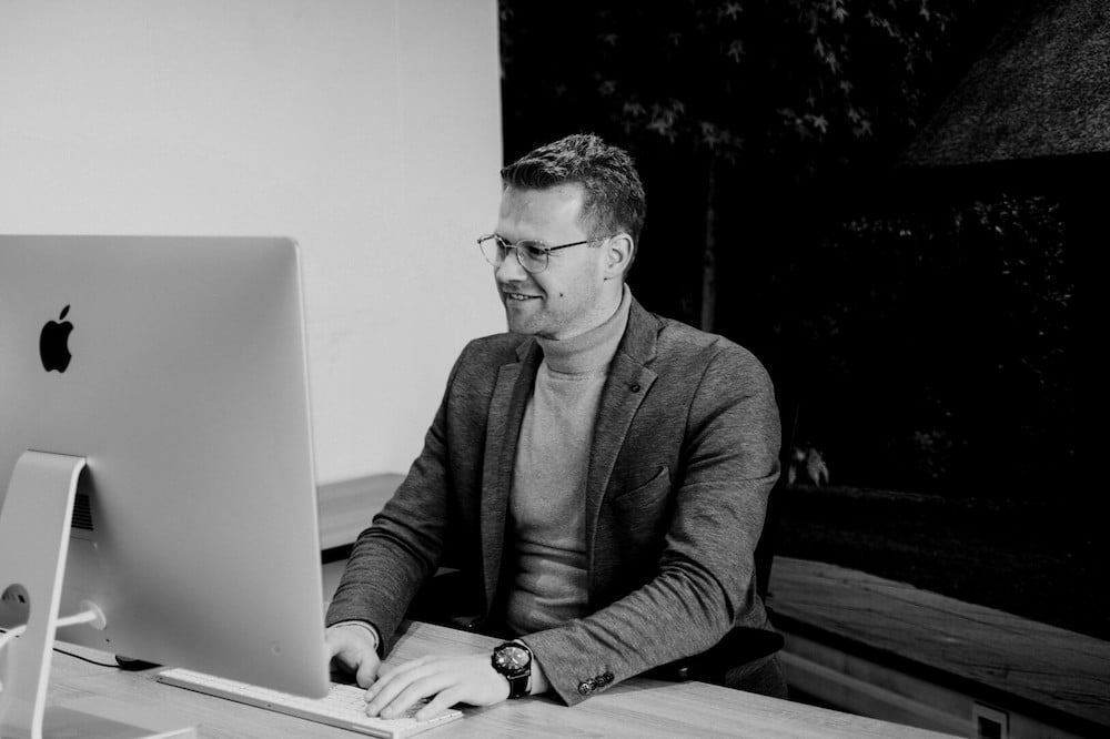 Vergunning poolhouse regelen