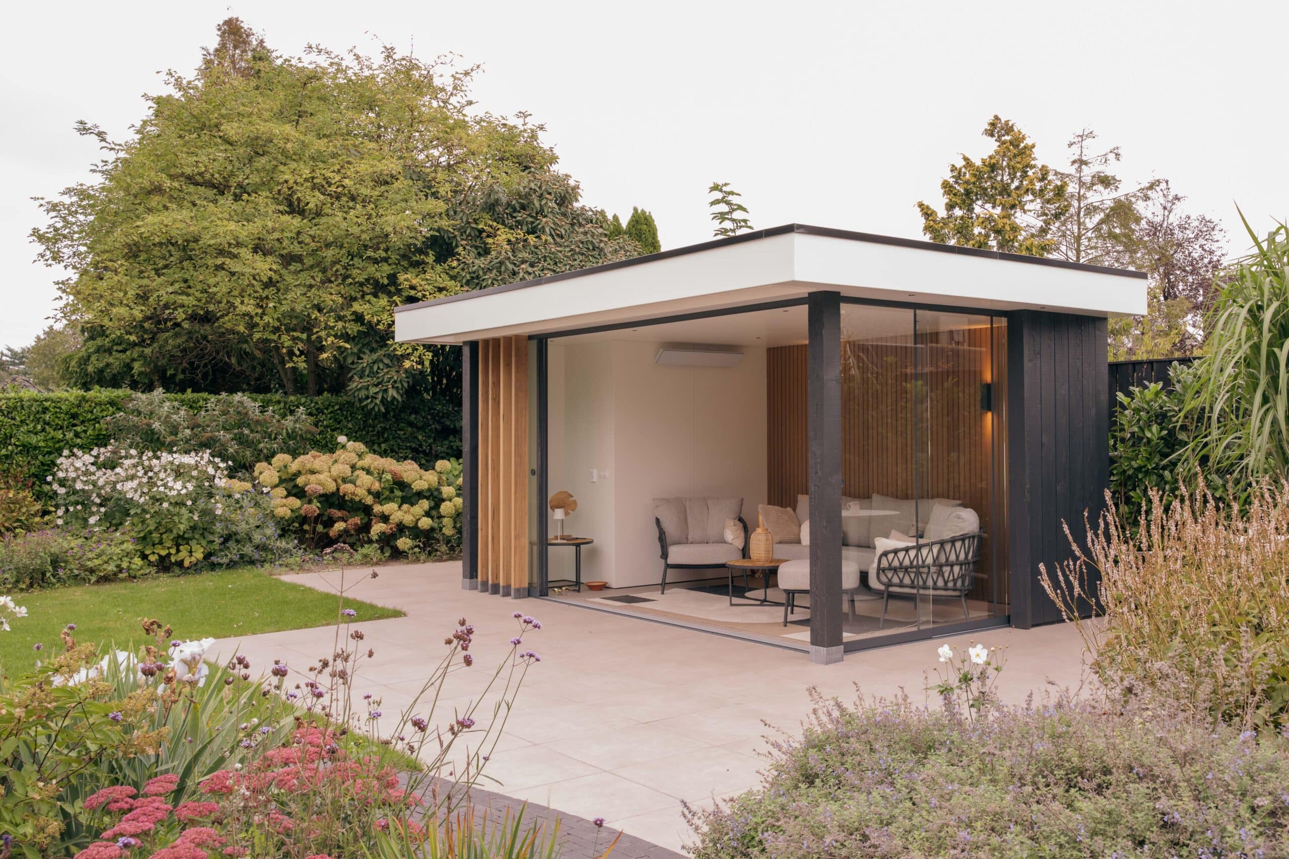 Overkapping met glazen schuifwand elst